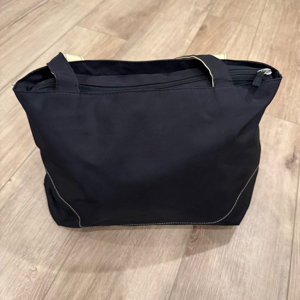 Medela On The Go Breast Pump Tote Bag - Black and Gold